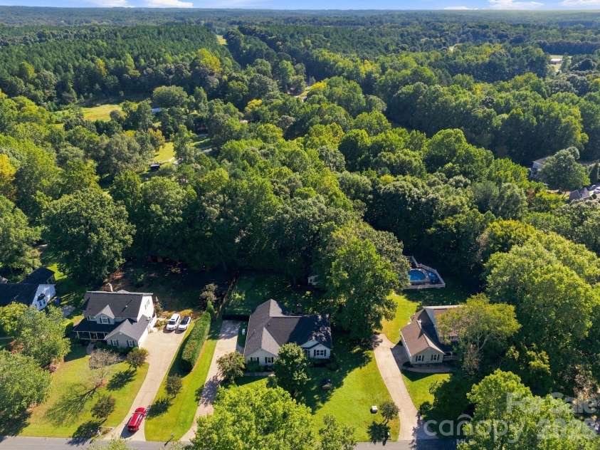 303 Deerfield Circle, Salisbury, NC 28147.  MLS# CAR4428608, YatesRealty ID 53100. 