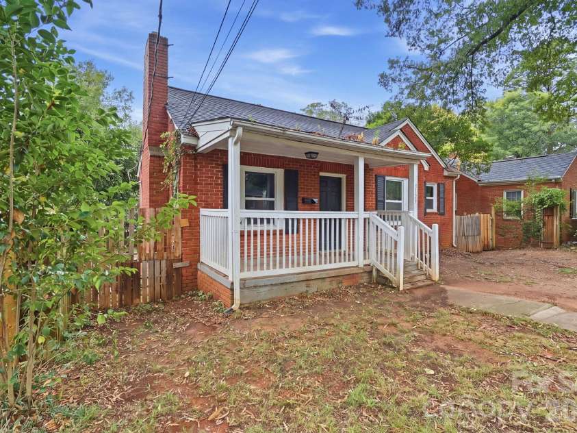 3129 Mathis Drive, Charlotte, NC 28208.  MLS# CAR4428061, YatesRealty ID 53101. 