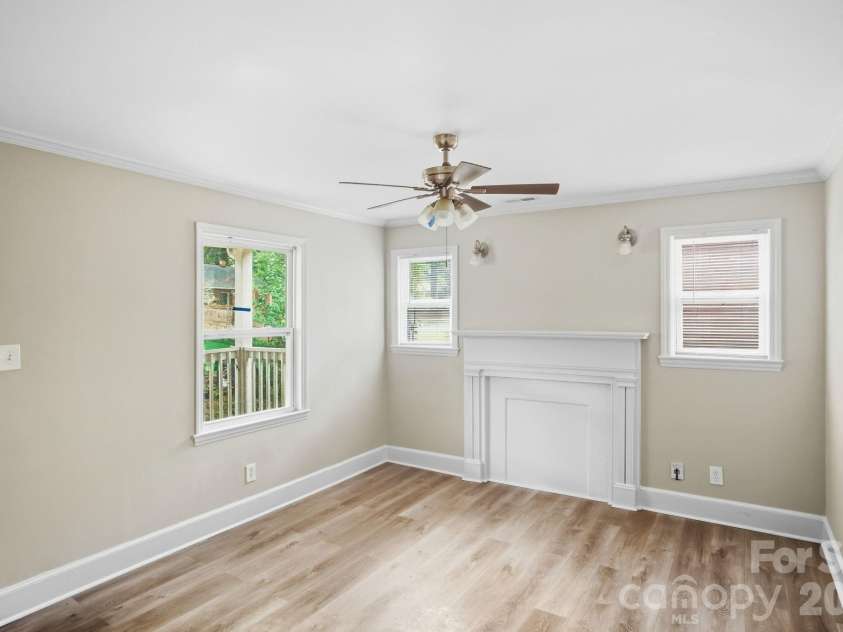 3129 Mathis Drive, Charlotte, NC 28208.  MLS# CAR4428061, YatesRealty ID 53101. 