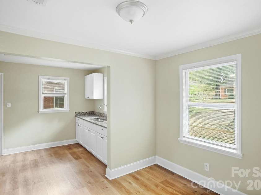 3129 Mathis Drive, Charlotte, NC 28208.  MLS# CAR4428061, YatesRealty ID 53101. 