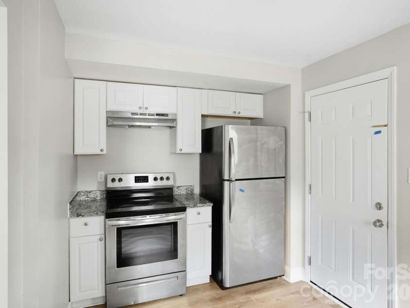 3129 Mathis Drive, Charlotte, NC 28208.  MLS# CAR4428061, YatesRealty ID 53101. 