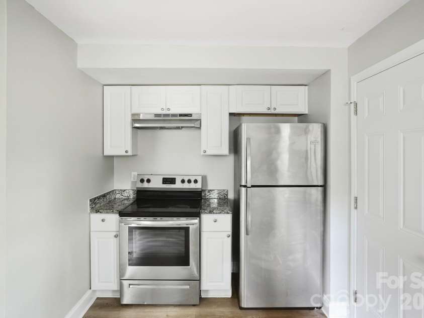 3129 Mathis Drive, Charlotte, NC 28208.  MLS# CAR4428061, YatesRealty ID 53101. 