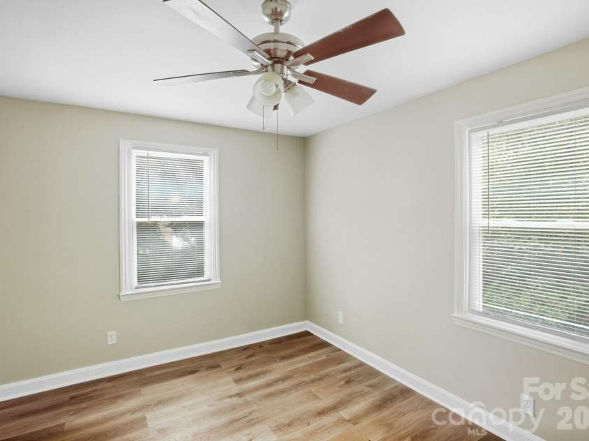 3129 Mathis Drive, Charlotte, NC 28208.  MLS# CAR4428061, YatesRealty ID 53101. 