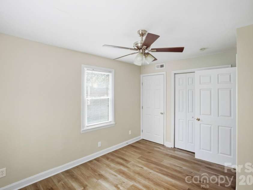 3129 Mathis Drive, Charlotte, NC 28208.  MLS# CAR4428061, YatesRealty ID 53101. 