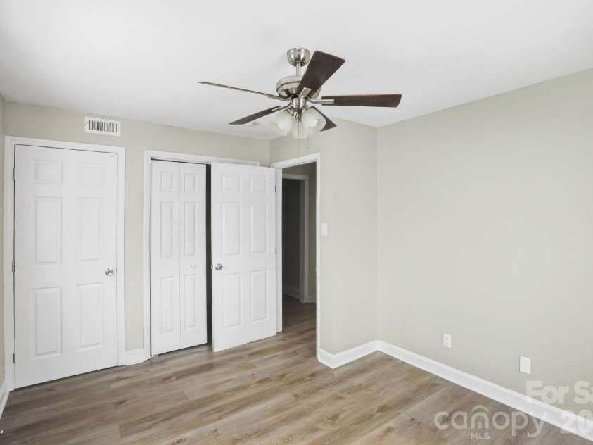 3129 Mathis Drive, Charlotte, NC 28208.  MLS# CAR4428061, YatesRealty ID 53101. 
