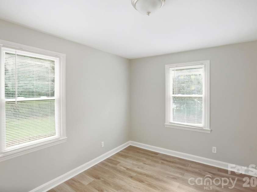 3129 Mathis Drive, Charlotte, NC 28208.  MLS# CAR4428061, YatesRealty ID 53101. 