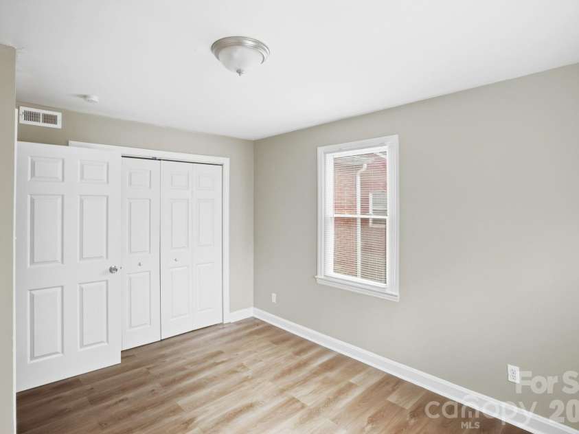 3129 Mathis Drive, Charlotte, NC 28208.  MLS# CAR4428061, YatesRealty ID 53101. 