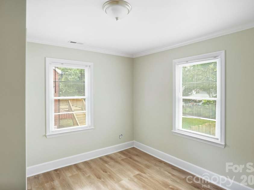3129 Mathis Drive, Charlotte, NC 28208.  MLS# CAR4428061, YatesRealty ID 53101. 