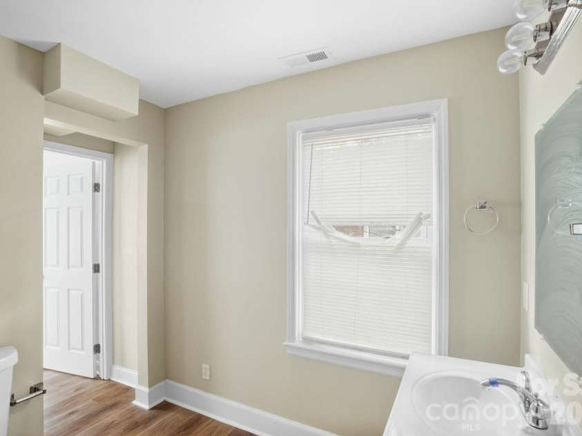 3129 Mathis Drive, Charlotte, NC 28208.  MLS# CAR4428061, YatesRealty ID 53101. 