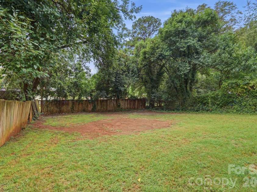 3129 Mathis Drive, Charlotte, NC 28208.  MLS# CAR4428061, YatesRealty ID 53101. 