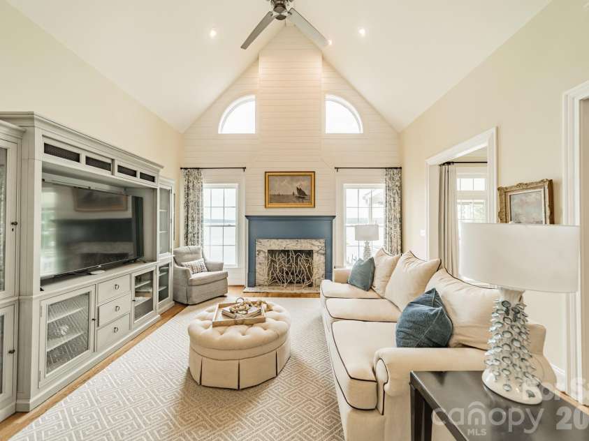 2370 Anns Loop, Liberty Hill, SC 29074.  MLS# CAR4420122, YatesRealty ID 53103. 