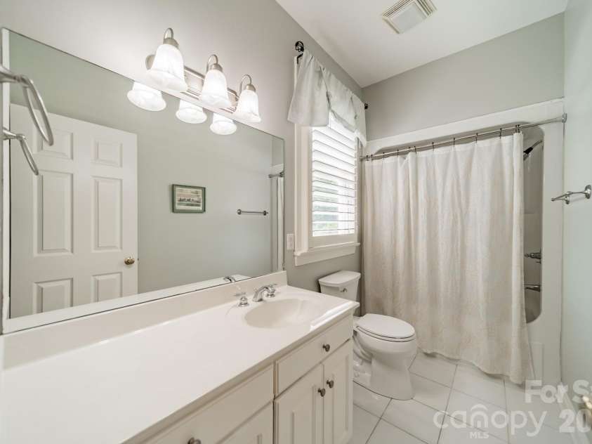 2370 Anns Loop, Liberty Hill, SC 29074.  MLS# CAR4420122, YatesRealty ID 53103. 