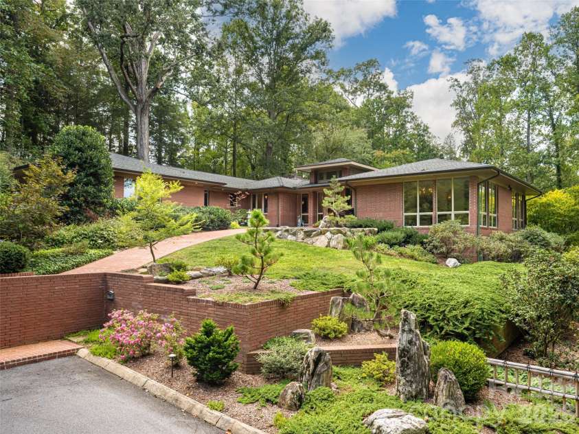 57 Stuyvesant Road, Asheville, NC 28803.  MLS# CAR4428557, YatesRealty ID 53104. 