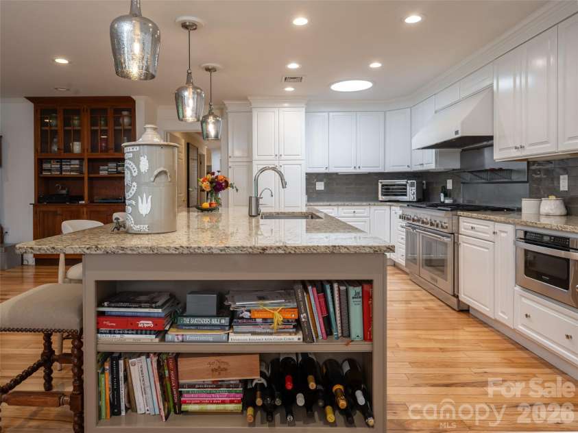 57 Stuyvesant Road, Asheville, NC 28803.  MLS# CAR4428557, YatesRealty ID 53104. 