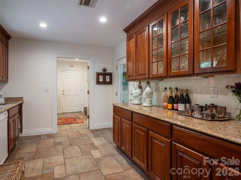 57 Stuyvesant Road, Asheville, NC 28803.  MLS# CAR4428557, YatesRealty ID 53104. 