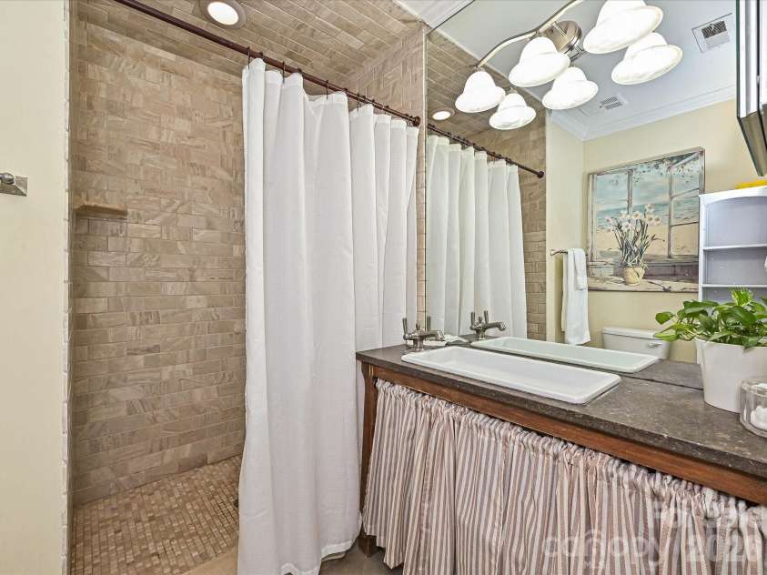 4313 Silo Lane, Charlotte, NC 28226.  MLS# CAR4428423, YatesRealty ID 53106. 
