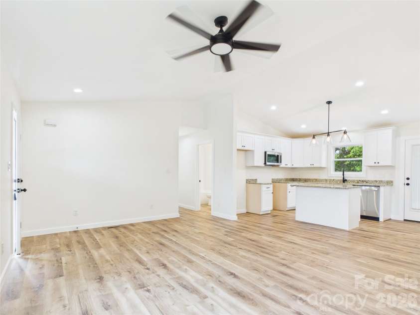 210 22nd Avenue Place, Hickory, NC 28601.  MLS# CAR4422768, YatesRealty ID 53107. 