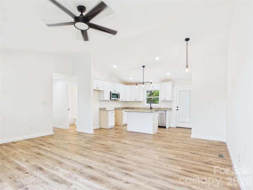 210 22nd Avenue Place, Hickory, NC 28601.  MLS# CAR4422768, YatesRealty ID 53107. 