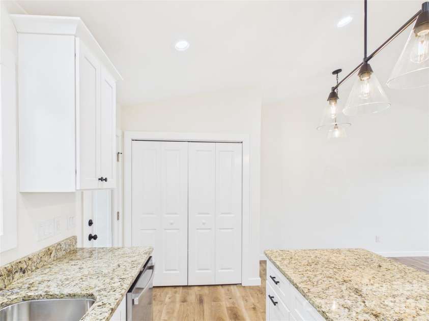 210 22nd Avenue Place, Hickory, NC 28601.  MLS# CAR4422768, YatesRealty ID 53107. 