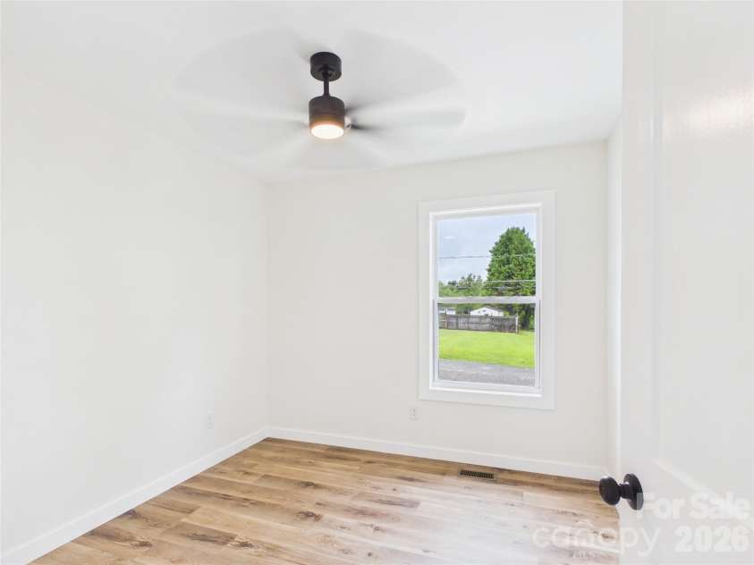 210 22nd Avenue Place, Hickory, NC 28601.  MLS# CAR4422768, YatesRealty ID 53107. 