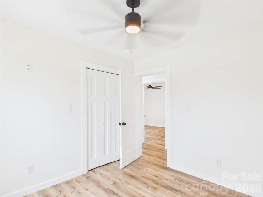 210 22nd Avenue Place, Hickory, NC 28601.  MLS# CAR4422768, YatesRealty ID 53107. 