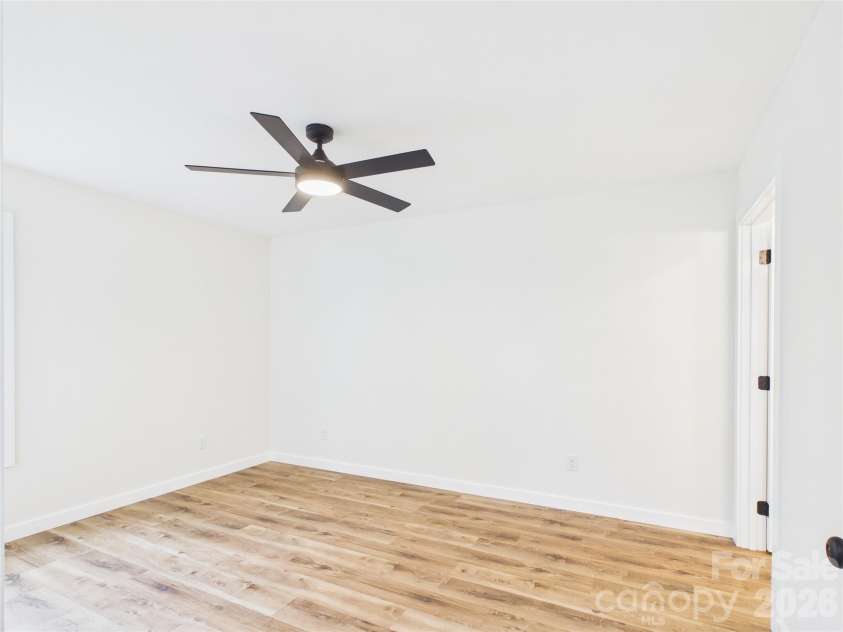 210 22nd Avenue Place, Hickory, NC 28601.  MLS# CAR4422768, YatesRealty ID 53107. 
