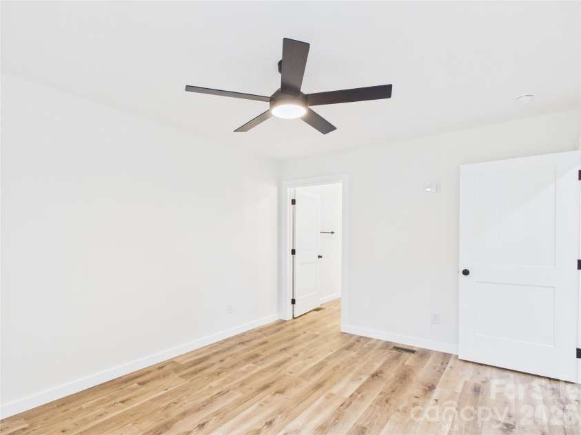 210 22nd Avenue Place, Hickory, NC 28601.  MLS# CAR4422768, YatesRealty ID 53107. 