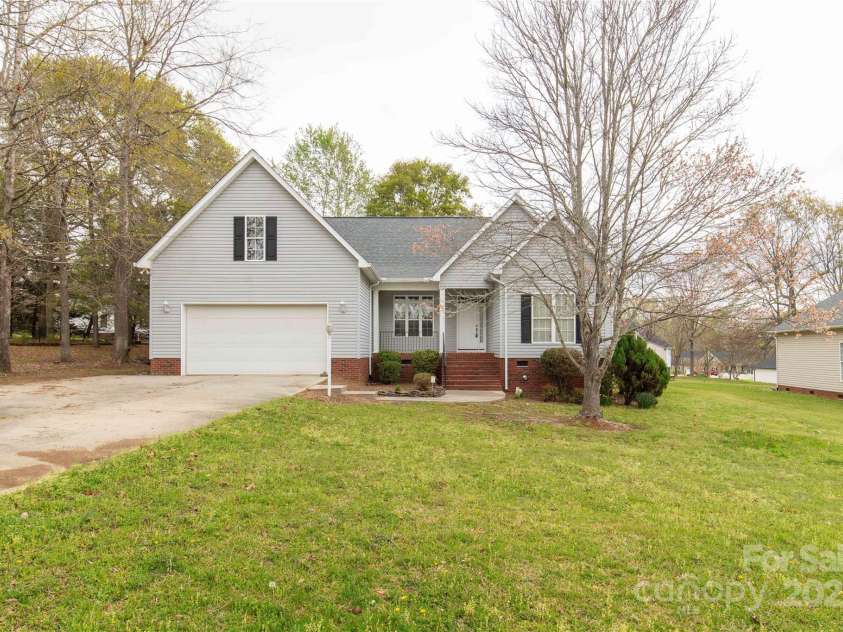 1200 Craig Avenue, Lancaster, SC 29720.  MLS# CAR4228364, YatesRealty ID 5311. 