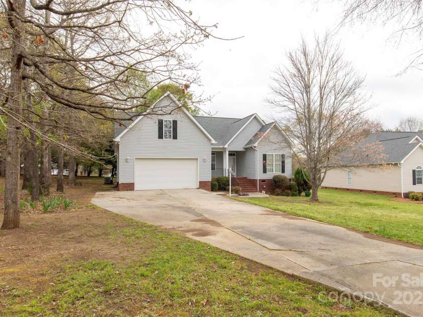 1200 Craig Avenue, Lancaster, SC 29720.  MLS# CAR4228364, YatesRealty ID 5311. 