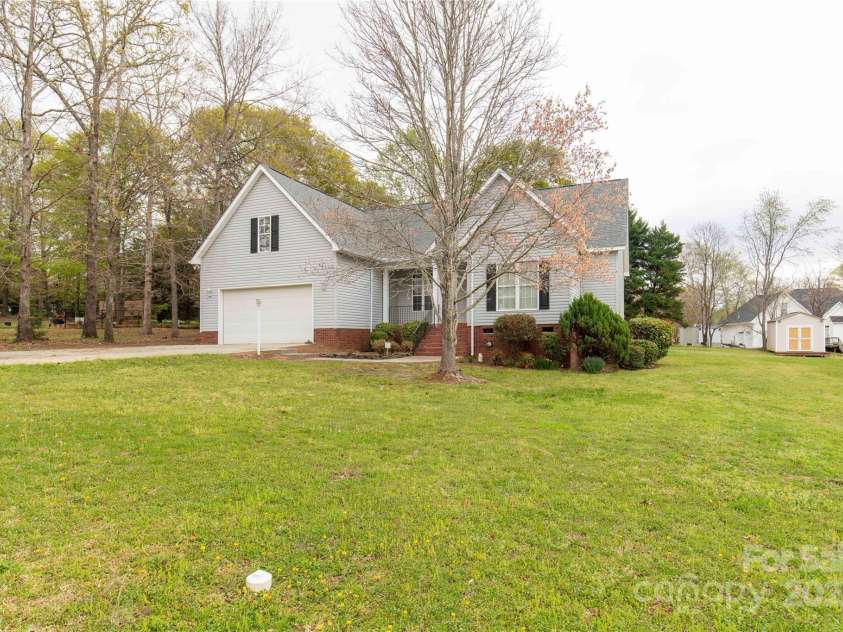 1200 Craig Avenue, Lancaster, SC 29720.  MLS# CAR4228364, YatesRealty ID 5311. 