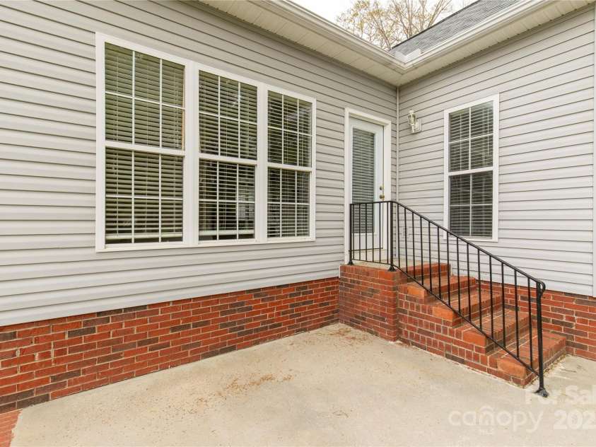 1200 Craig Avenue, Lancaster, SC 29720.  MLS# CAR4228364, YatesRealty ID 5311. 