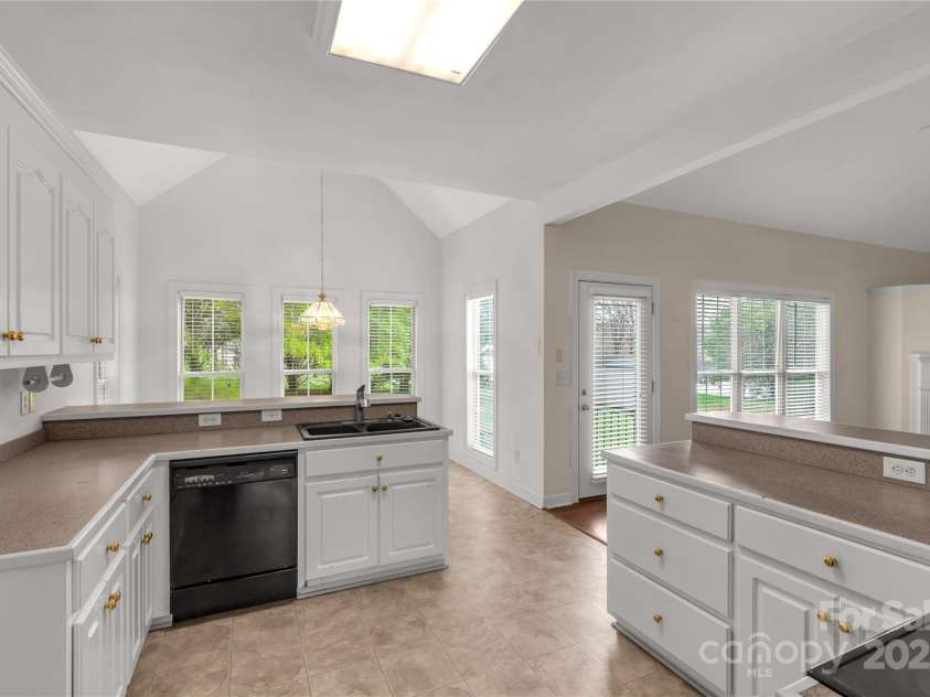 1200 Craig Avenue, Lancaster, SC 29720.  MLS# CAR4228364, YatesRealty ID 5311. 