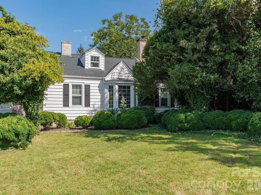 403 Fairview Drive, Lexington, NC 27292.  MLS# CAR4420347, YatesRealty ID 53110. 