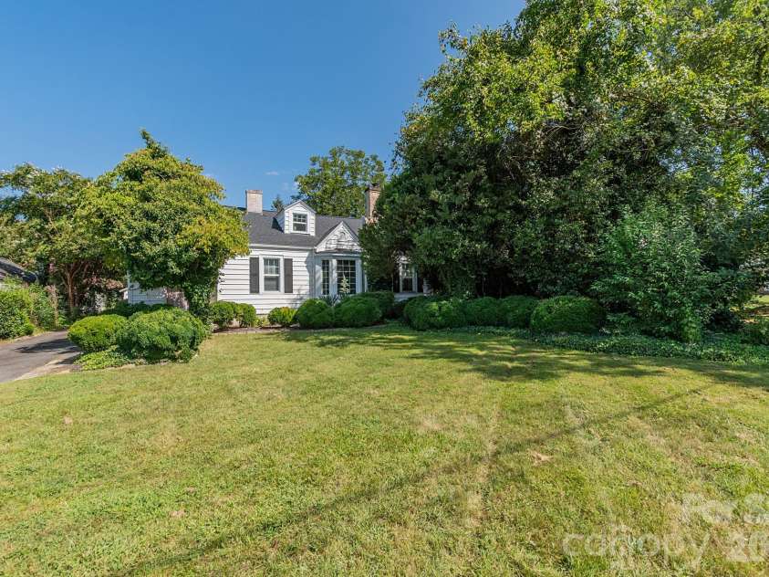 403 Fairview Drive, Lexington, NC 27292.  MLS# CAR4420347, YatesRealty ID 53110. 