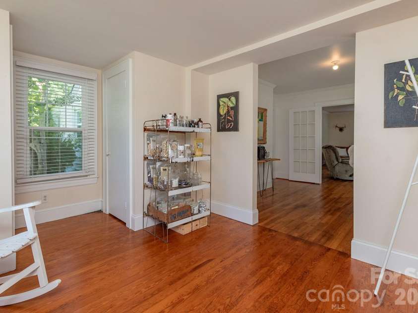 403 Fairview Drive, Lexington, NC 27292.  MLS# CAR4420347, YatesRealty ID 53110. 