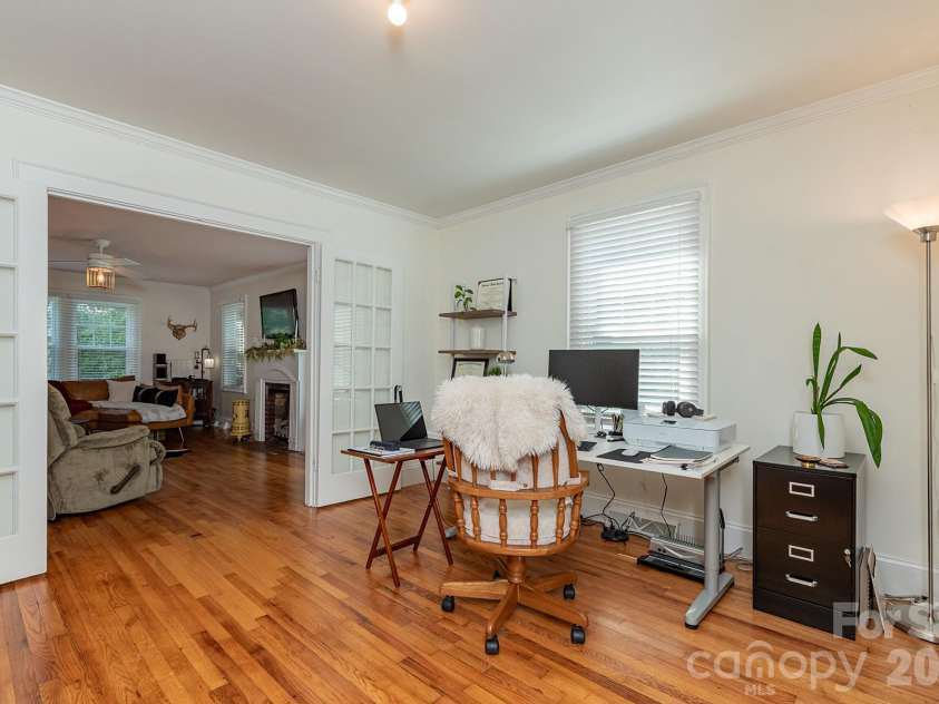 403 Fairview Drive, Lexington, NC 27292.  MLS# CAR4420347, YatesRealty ID 53110. 