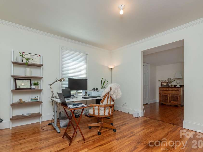 403 Fairview Drive, Lexington, NC 27292.  MLS# CAR4420347, YatesRealty ID 53110. 