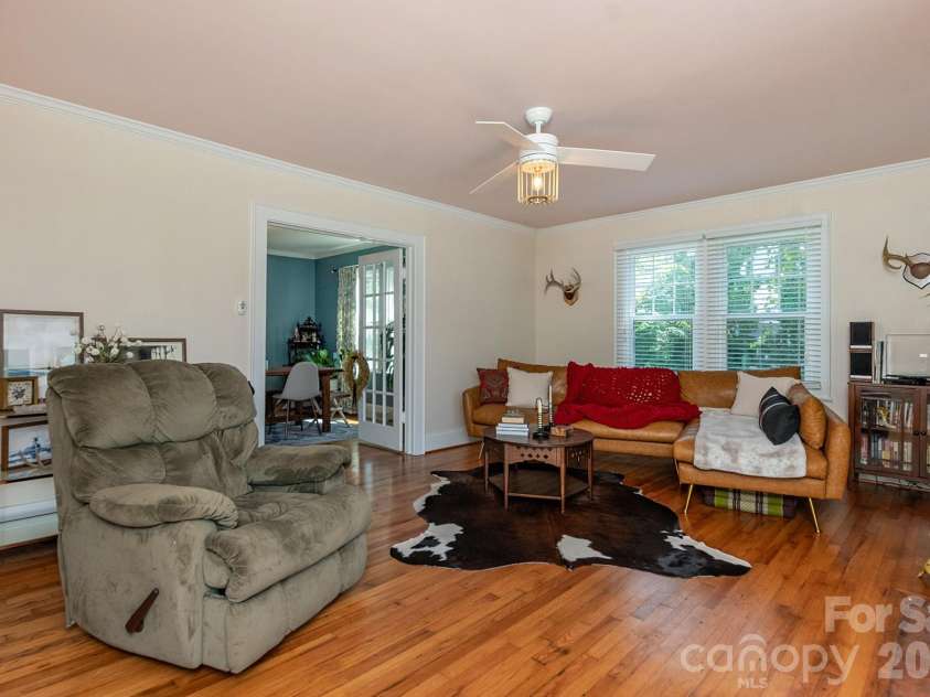 403 Fairview Drive, Lexington, NC 27292.  MLS# CAR4420347, YatesRealty ID 53110. 