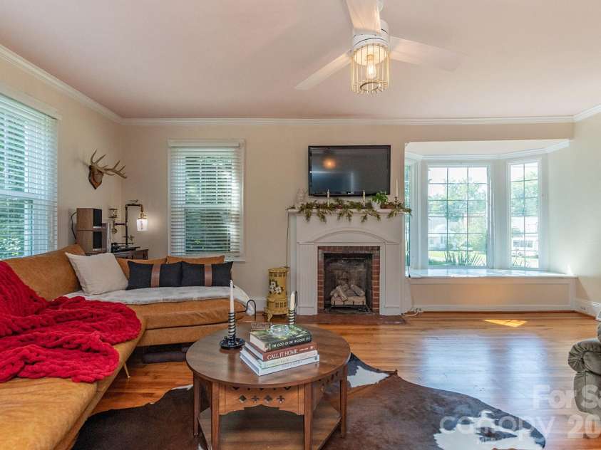 403 Fairview Drive, Lexington, NC 27292.  MLS# CAR4420347, YatesRealty ID 53110. 