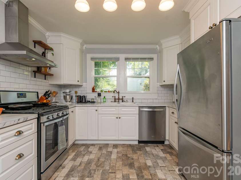 403 Fairview Drive, Lexington, NC 27292.  MLS# CAR4420347, YatesRealty ID 53110. 
