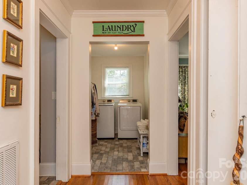 403 Fairview Drive, Lexington, NC 27292.  MLS# CAR4420347, YatesRealty ID 53110. 