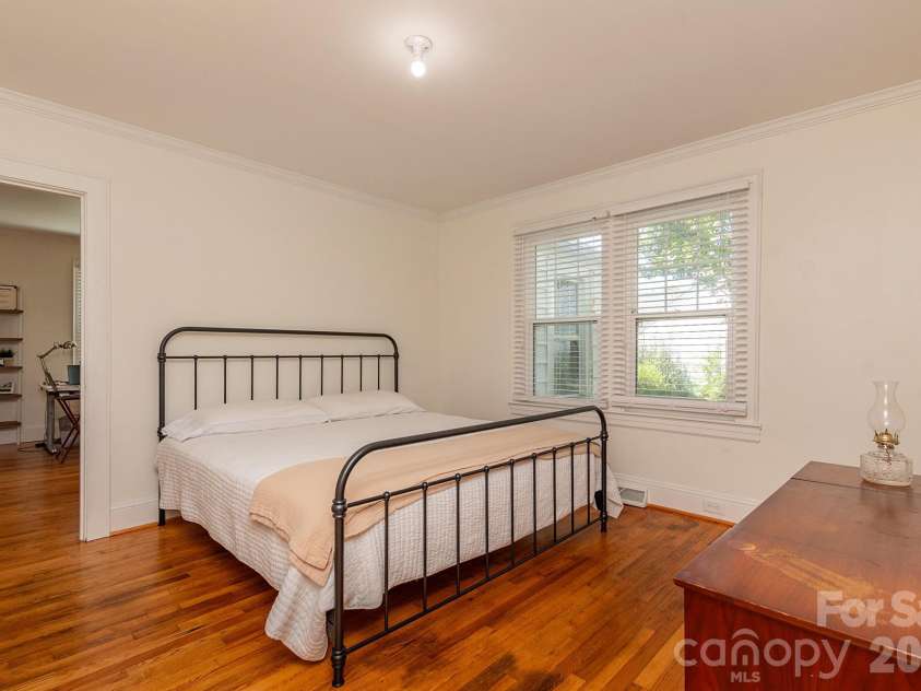 403 Fairview Drive, Lexington, NC 27292.  MLS# CAR4420347, YatesRealty ID 53110. 