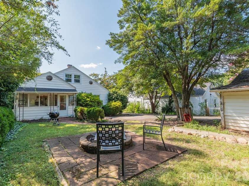 403 Fairview Drive, Lexington, NC 27292.  MLS# CAR4420347, YatesRealty ID 53110. 