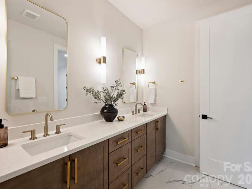 2705 Catalina Avenue, Charlotte, NC 28206.  MLS# CAR4427868, YatesRealty ID 53111. 