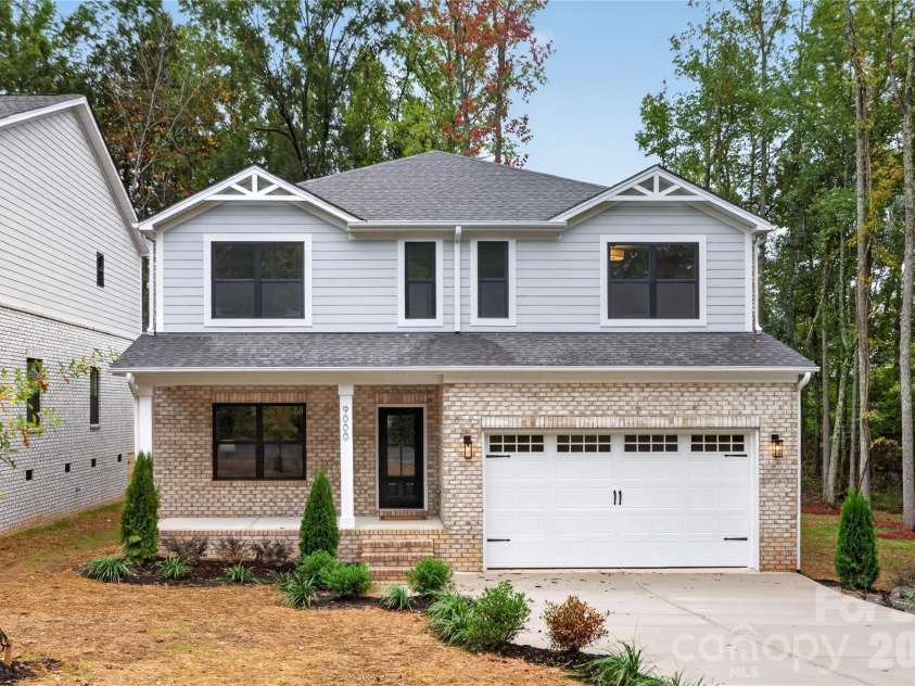 9000 Pinenoll Lane, Charlotte, NC 28215.  MLS# CAR4414558, YatesRealty ID 53112. 