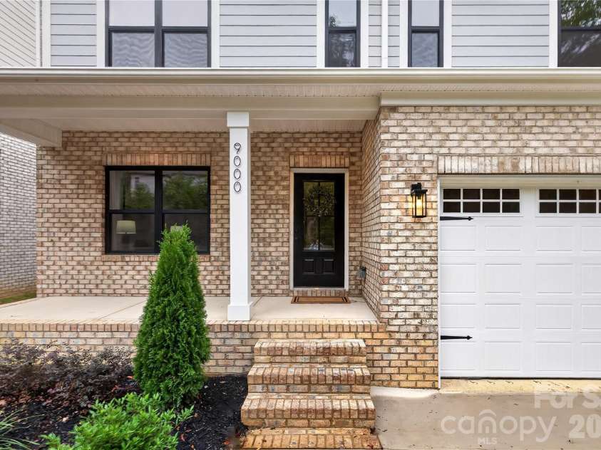 9000 Pinenoll Lane, Charlotte, NC 28215.  MLS# CAR4414558, YatesRealty ID 53112. 