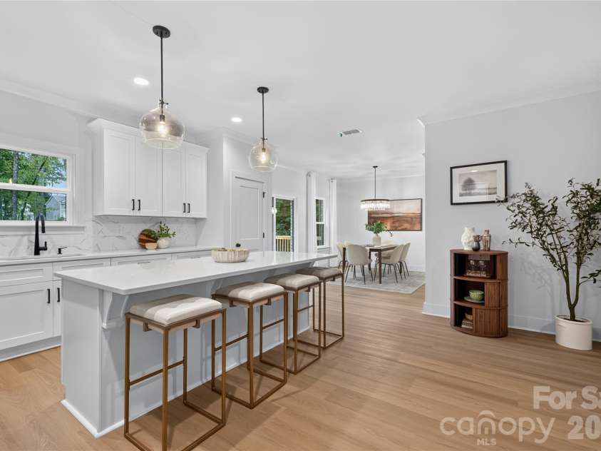 9000 Pinenoll Lane, Charlotte, NC 28215.  MLS# CAR4414558, YatesRealty ID 53112. 