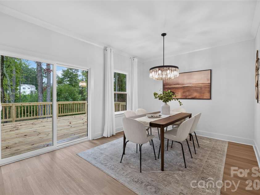9000 Pinenoll Lane, Charlotte, NC 28215.  MLS# CAR4414558, YatesRealty ID 53112. 
