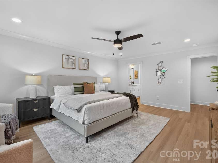 9000 Pinenoll Lane, Charlotte, NC 28215.  MLS# CAR4414558, YatesRealty ID 53112. 
