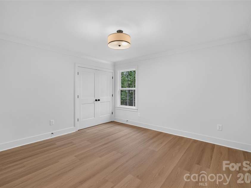 9000 Pinenoll Lane, Charlotte, NC 28215.  MLS# CAR4414558, YatesRealty ID 53112. 